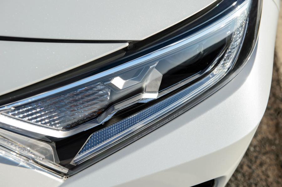 Детали экстерьера Toyota RAV4 Hybrid 2019 года  (UK) (фото 17 из 40)
